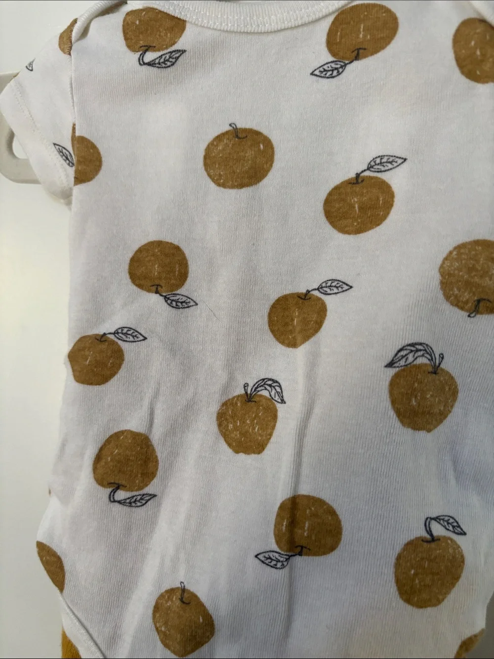 Carter’s Baby One-Piece Bodysuit with Apple Print and Matching Pants 6 Months